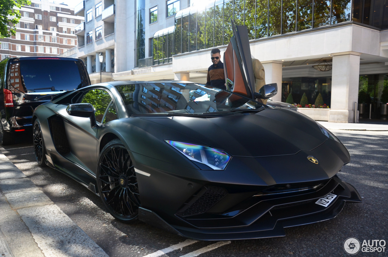 Lamborghini Aventador S LP740-4 Nero Design