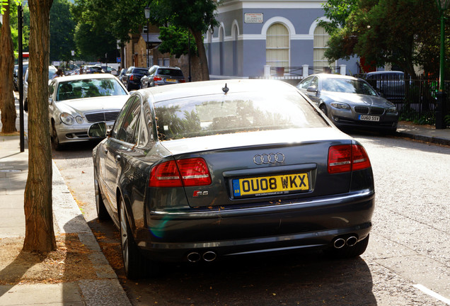 Audi S8 D3