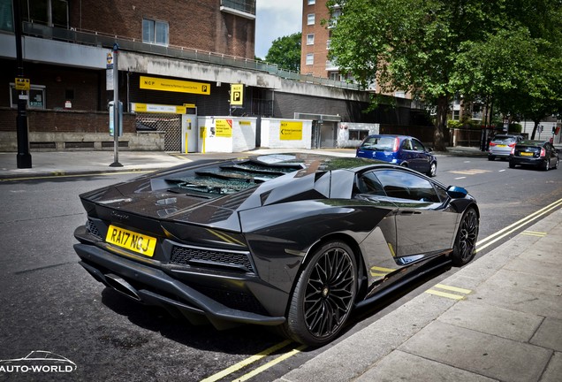 Lamborghini Aventador S LP740-4