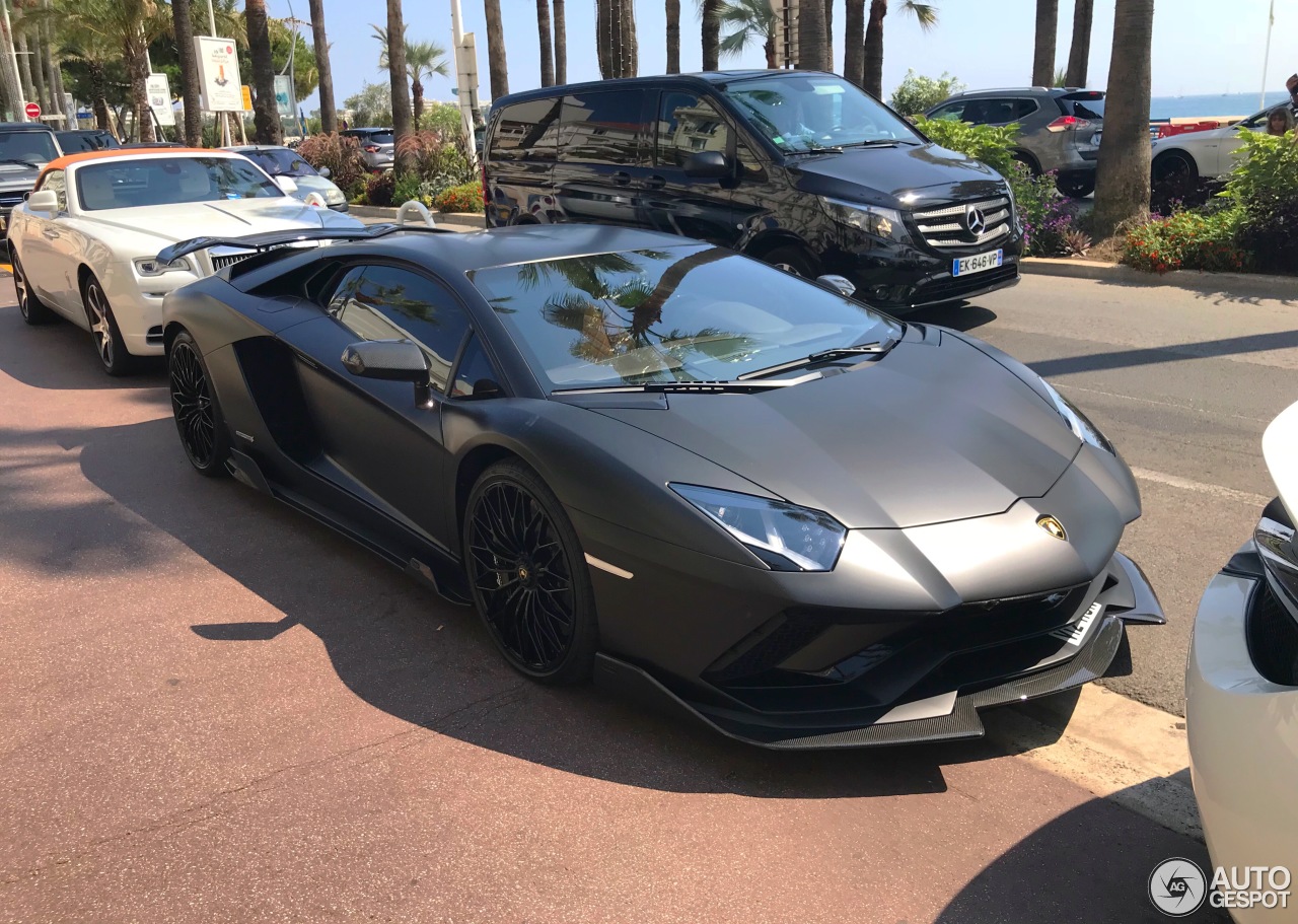 Lamborghini Aventador S LP740-4 Nero Design