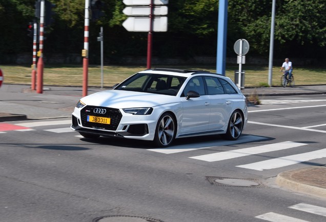 Audi RS4 Avant B9