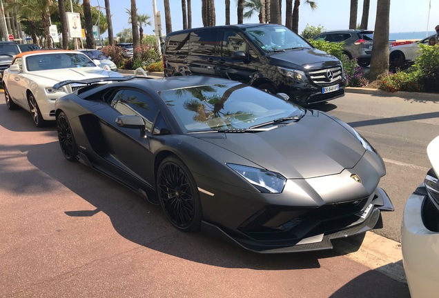 Lamborghini Aventador S LP740-4 Nero Design