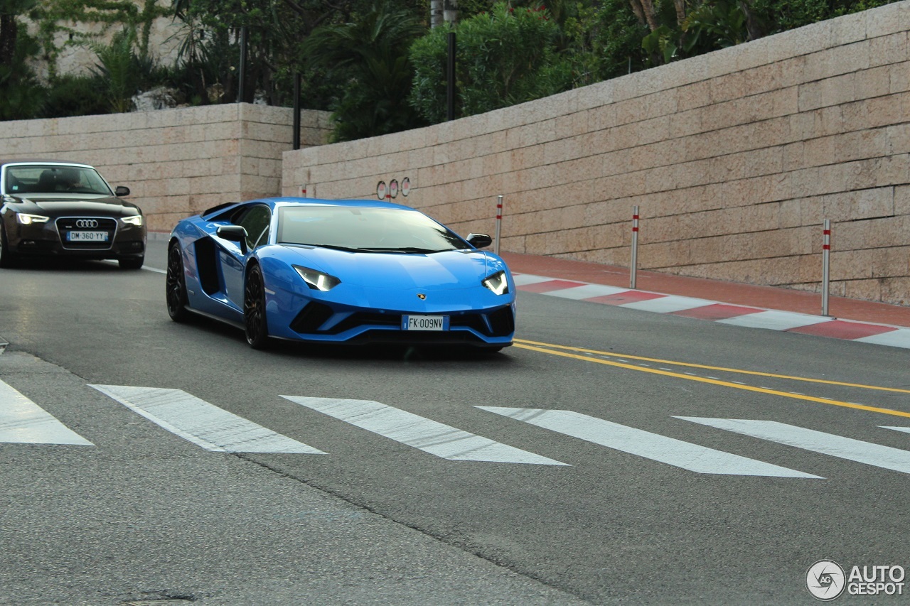 Lamborghini Aventador S LP740-4