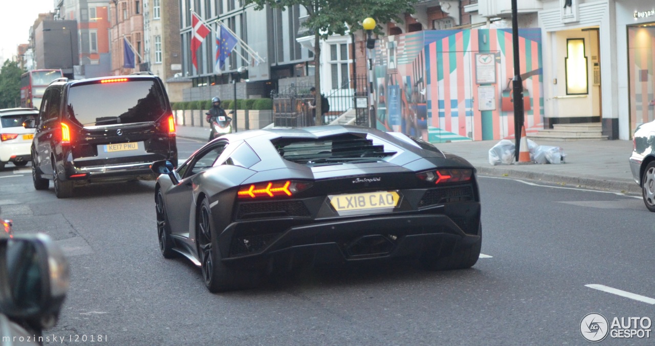 Lamborghini Aventador S LP740-4