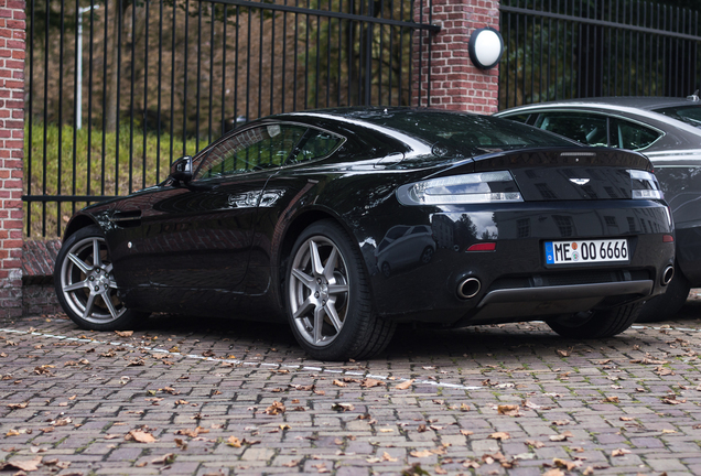 Aston Martin V8 Vantage