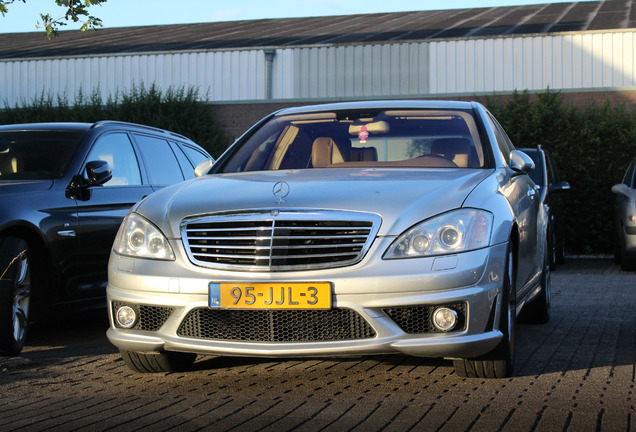 Mercedes-Benz S 65 AMG V221