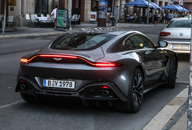 Aston Martin V8 Vantage 2018