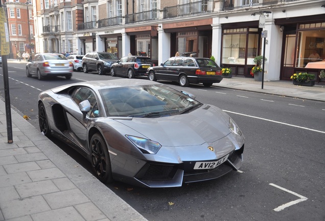 Lamborghini Aventador LP700-4