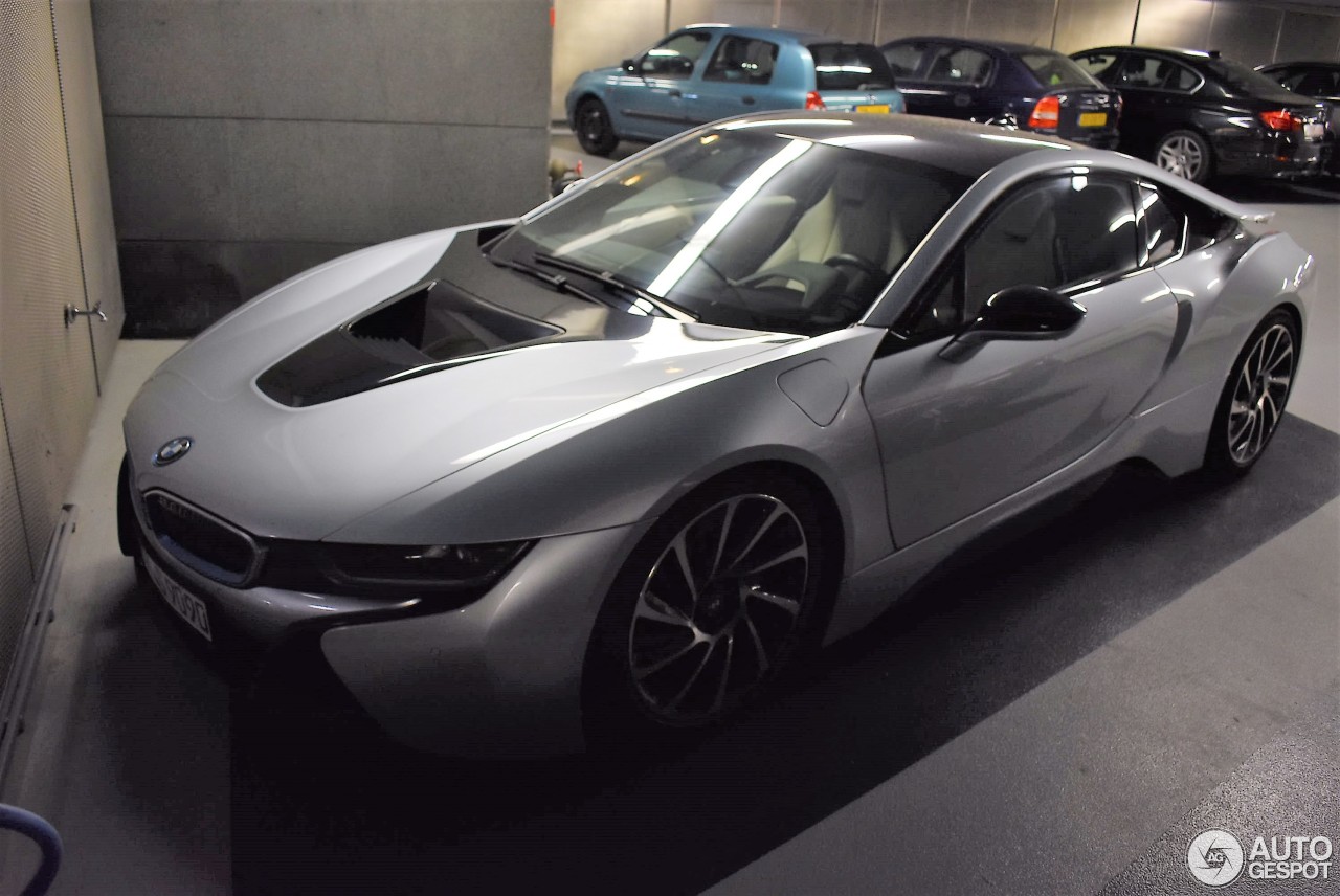 BMW i8