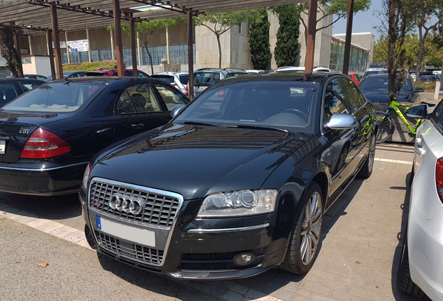 Audi S8 D3