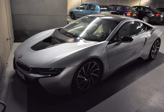 BMW i8