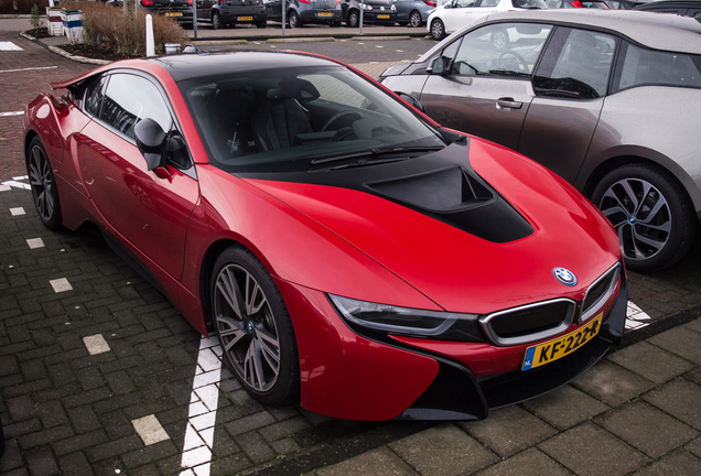 BMW i8 Protonic Red Edition