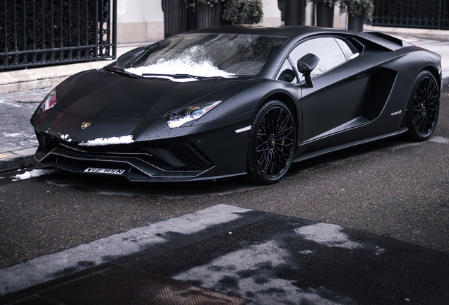 Lamborghini Aventador S LP740-4