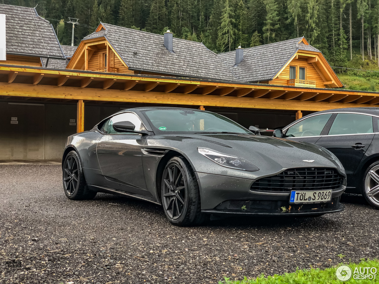 Aston Martin DB11