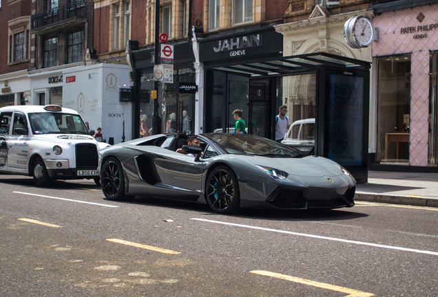 Lamborghini Aventador LP700-4 Roadster