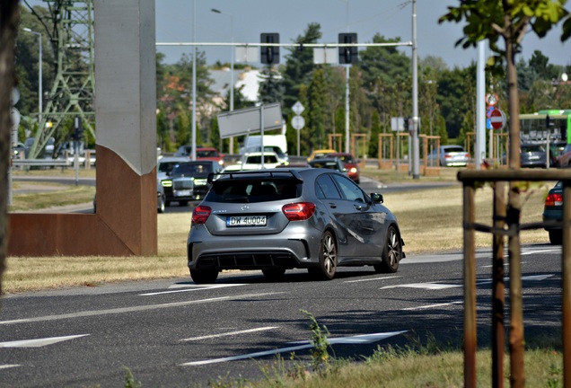 Mercedes-AMG A 45 W176 2015