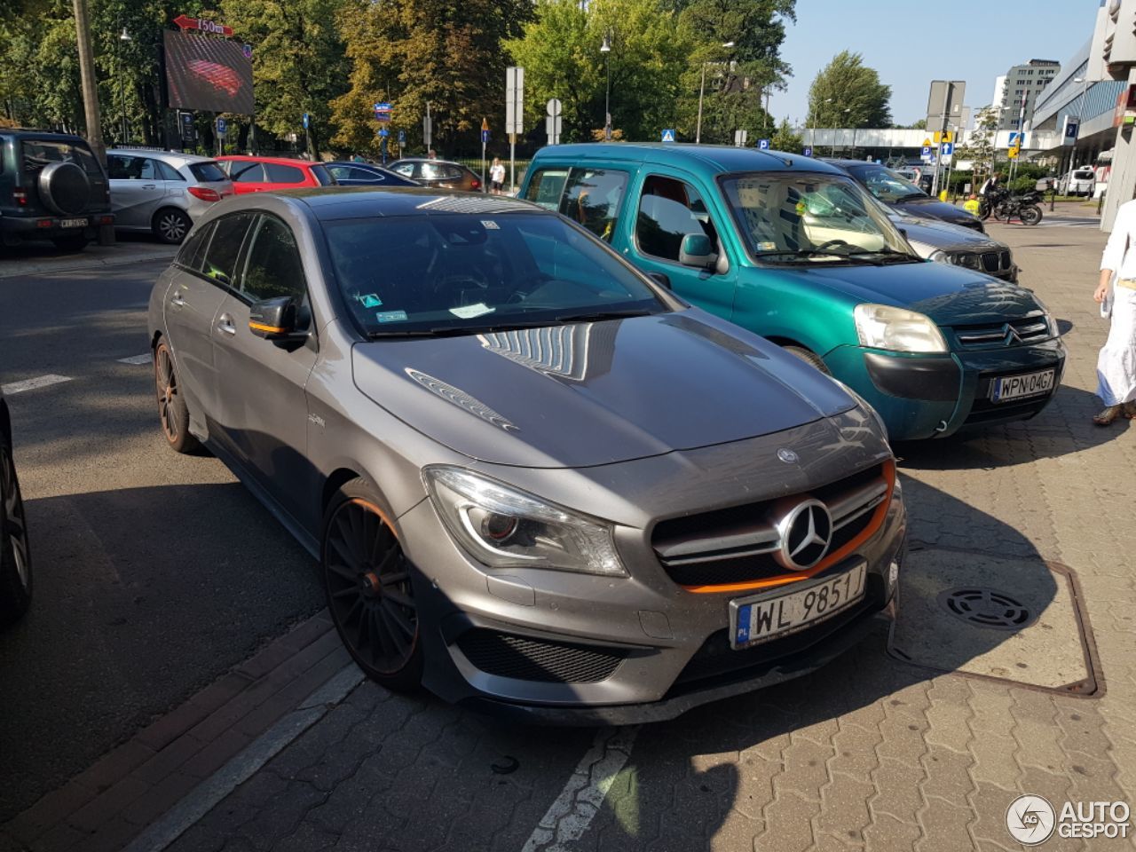 Mercedes-Benz CLA 45 AMG Shooting Brake OrangeArt Edition