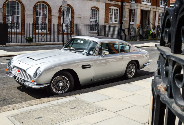 Aston Martin DB6 Superleggera