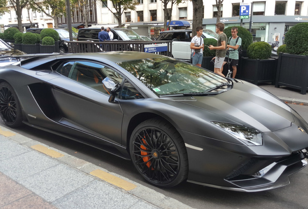 Lamborghini Aventador S LP740-4