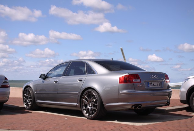 Audi S8 D3