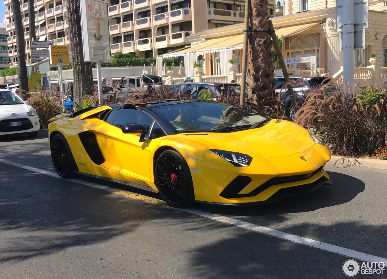 Lamborghini Aventador S LP740-4 Roadster