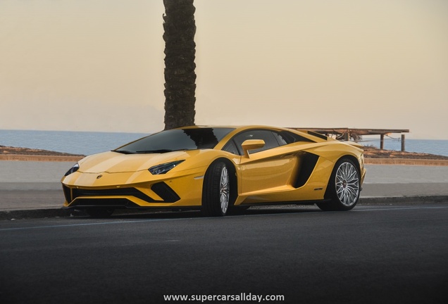 Lamborghini Aventador S LP740-4