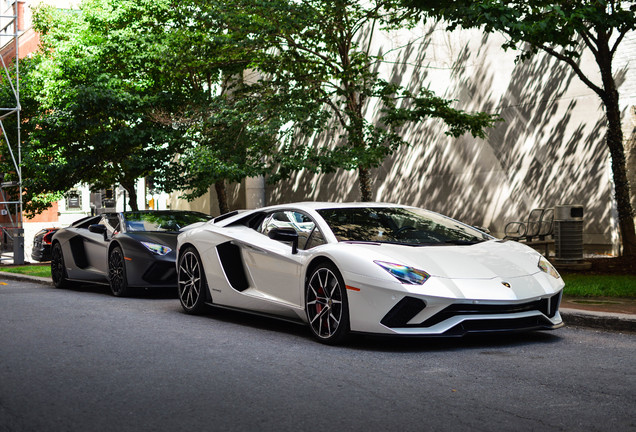 Lamborghini Aventador S LP740-4 Roadster