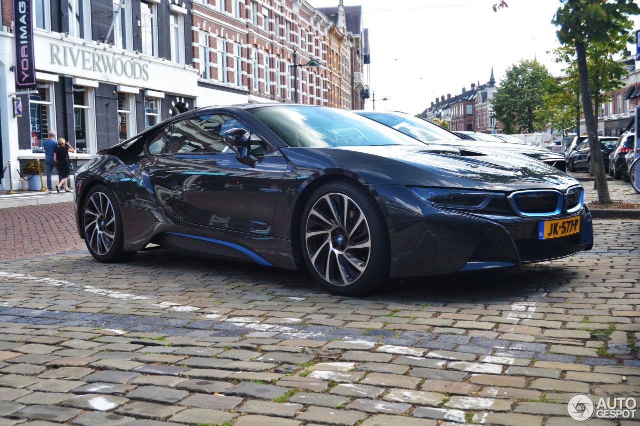 BMW i8