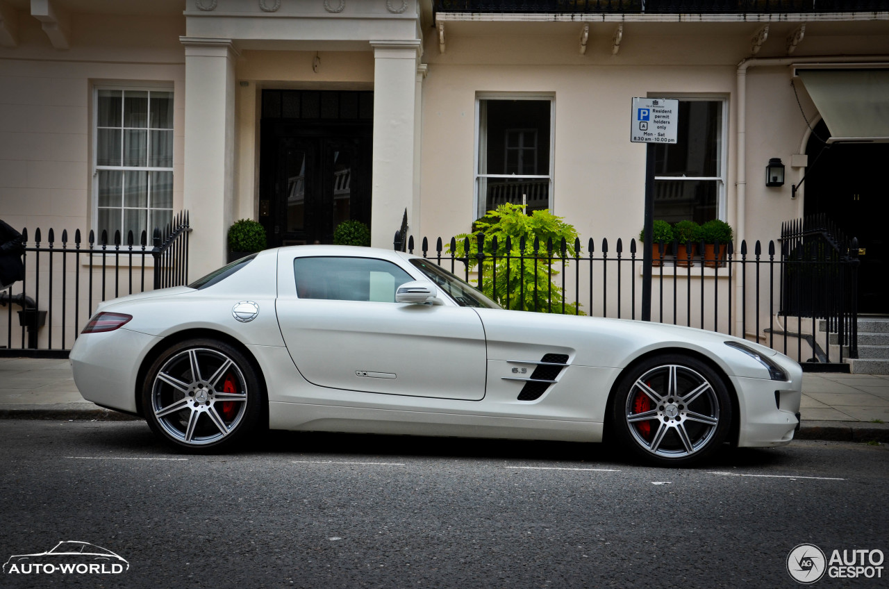 Mercedes-Benz SLS AMG