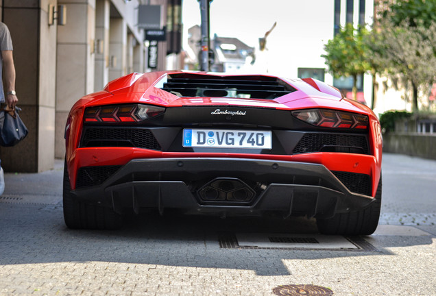 Lamborghini Aventador S LP740-4