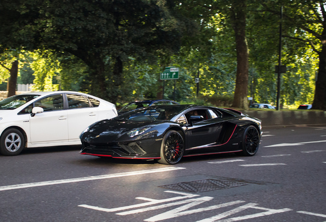 Lamborghini Aventador S LP740-4