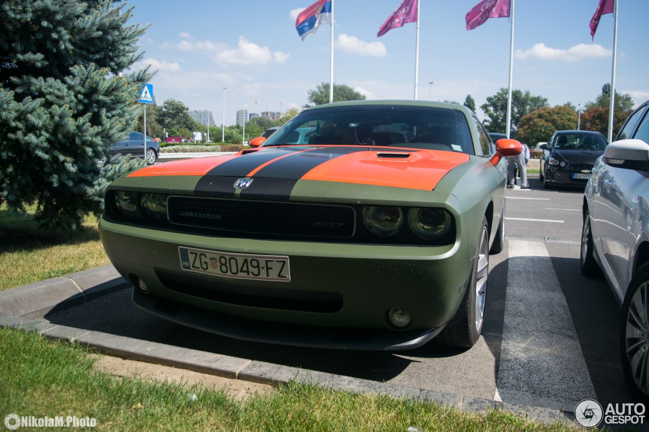 Dodge Challenger SRT-8