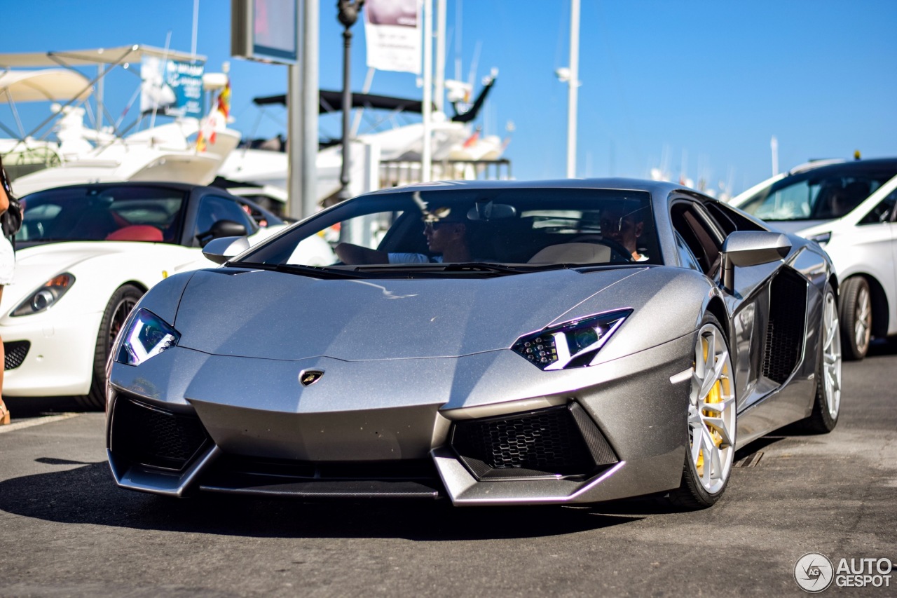 Lamborghini Aventador LP700-4