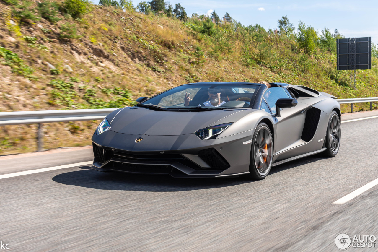 Lamborghini Aventador S LP740-4 Roadster