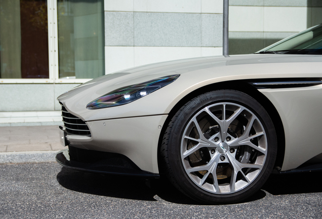 Aston Martin DB11 V8 Volante