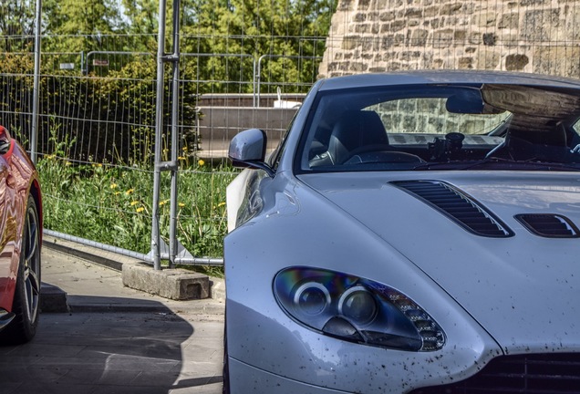 Aston Martin V12 Vantage