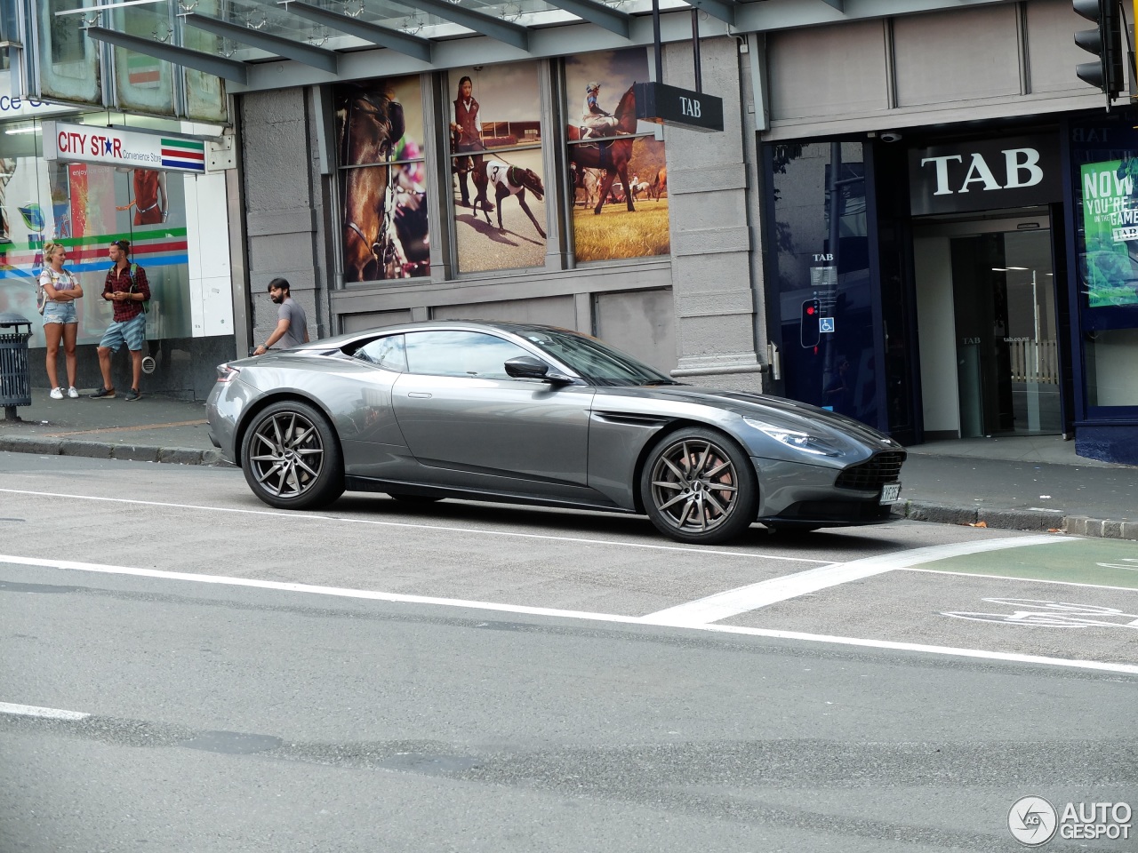 Aston Martin DB11