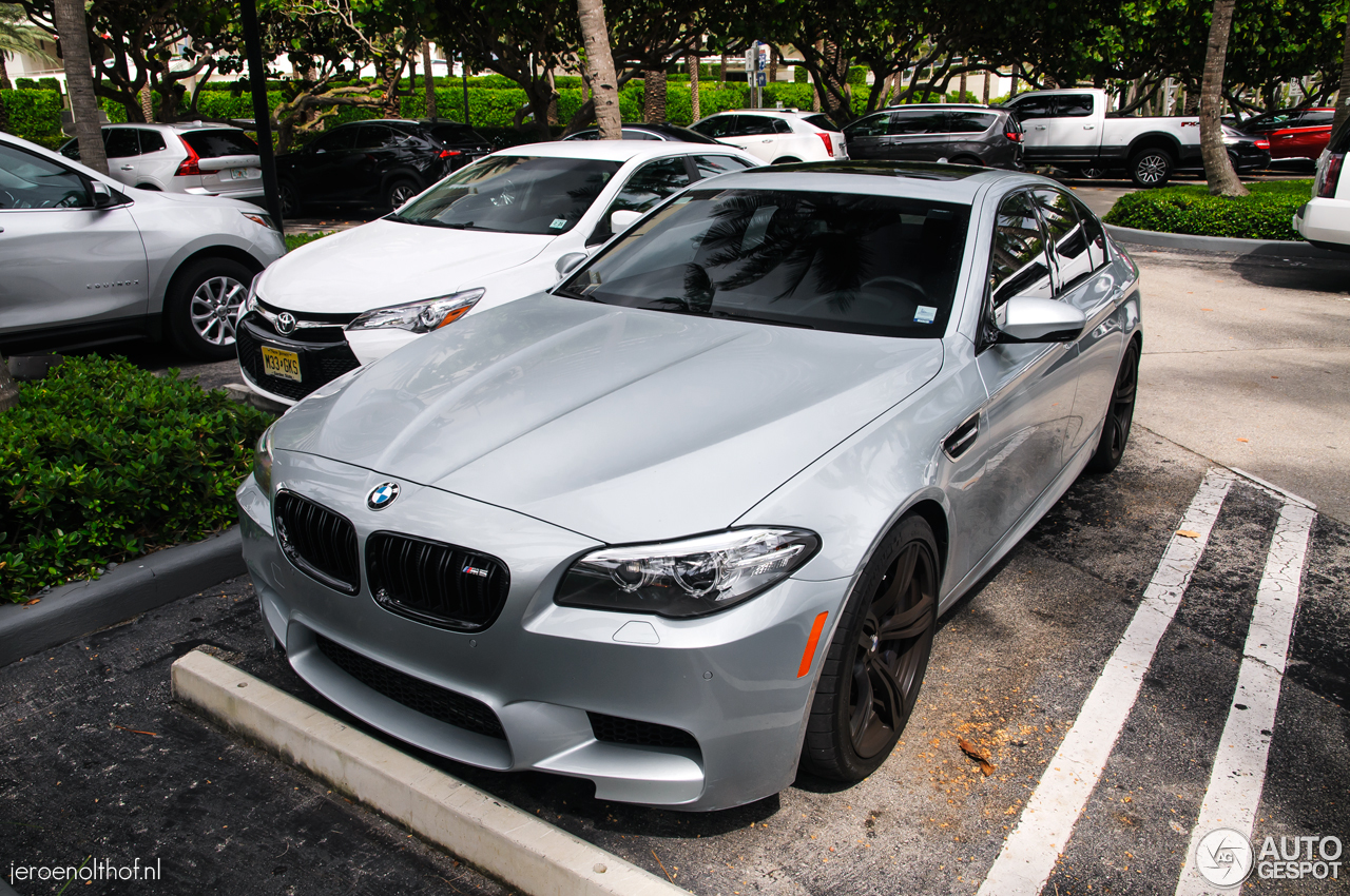 BMW M5 F10 2011