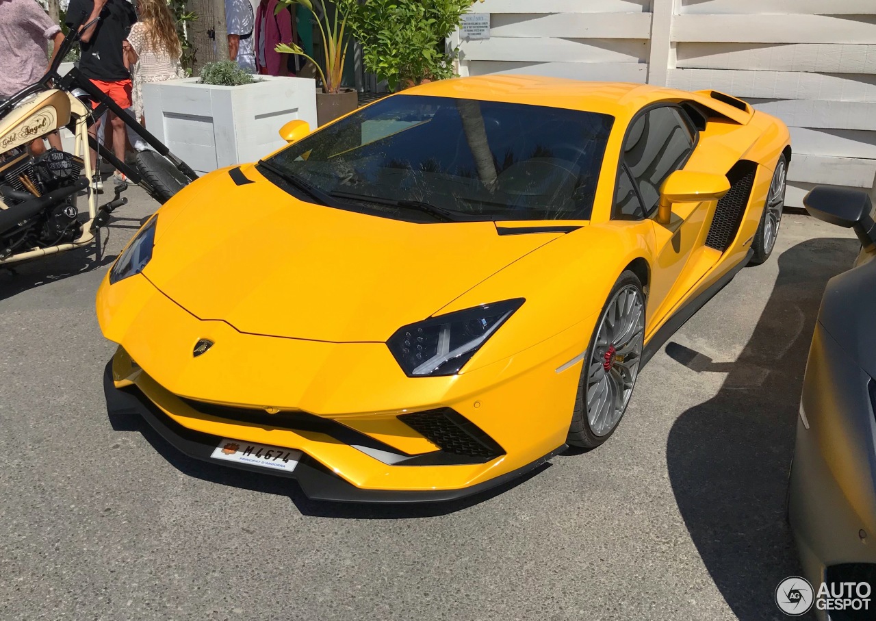 Lamborghini Aventador S LP740-4