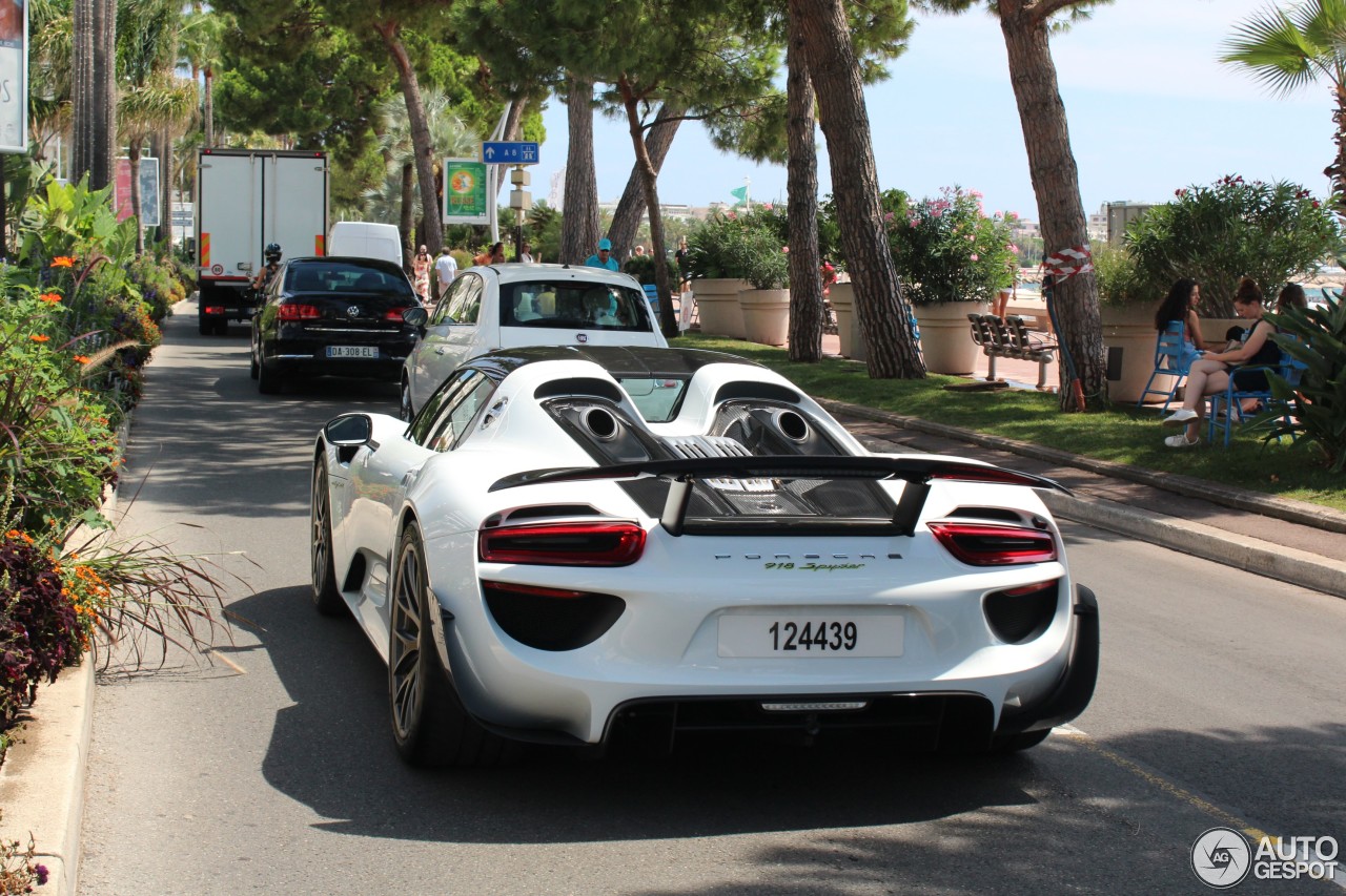 Porsche 918 Spyder Weissach Package