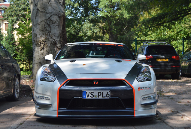 Nissan GT-R 2011