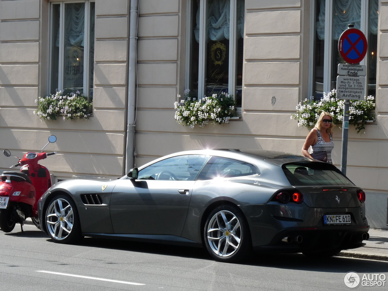 Ferrari GTC4Lusso T