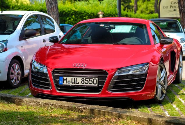 Audi R8 V10 Plus 2013