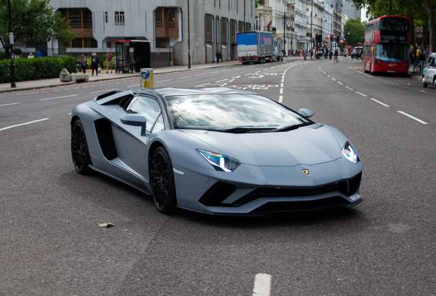 Lamborghini Aventador S LP740-4 Roadster