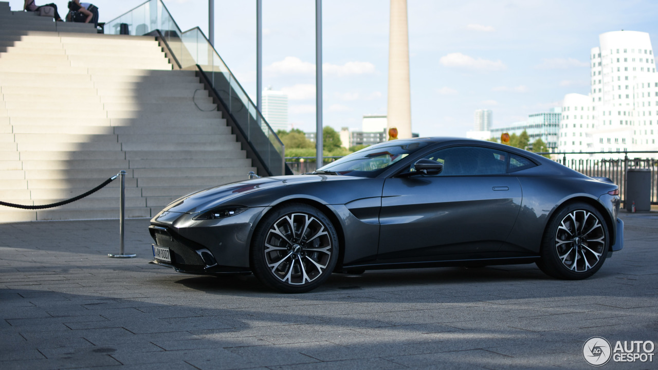 Aston Martin V8 Vantage 2018