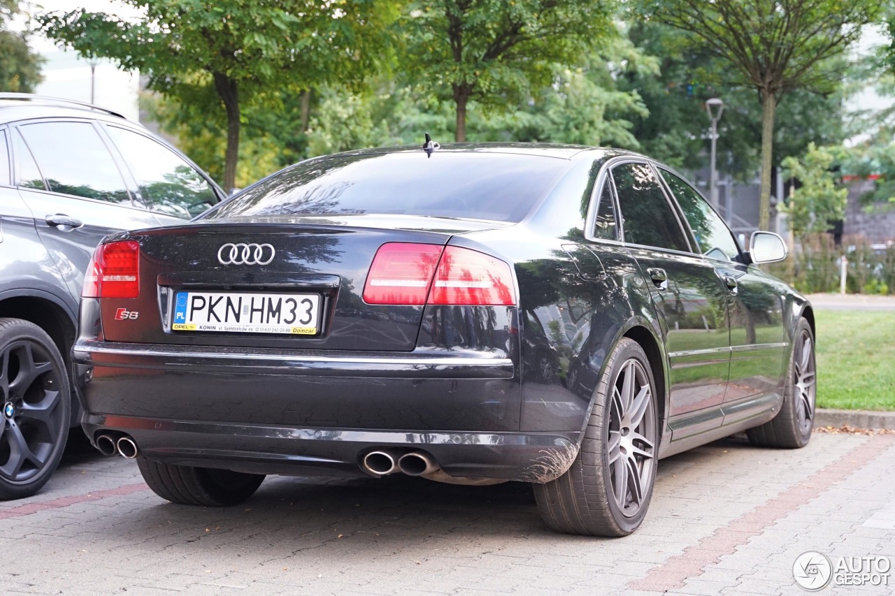 Audi S8 D3