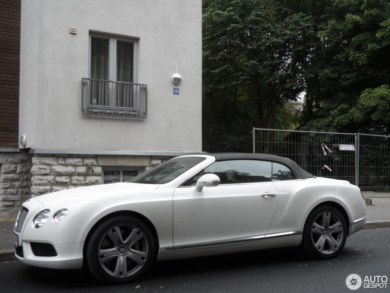 Bentley Continental GTC V8