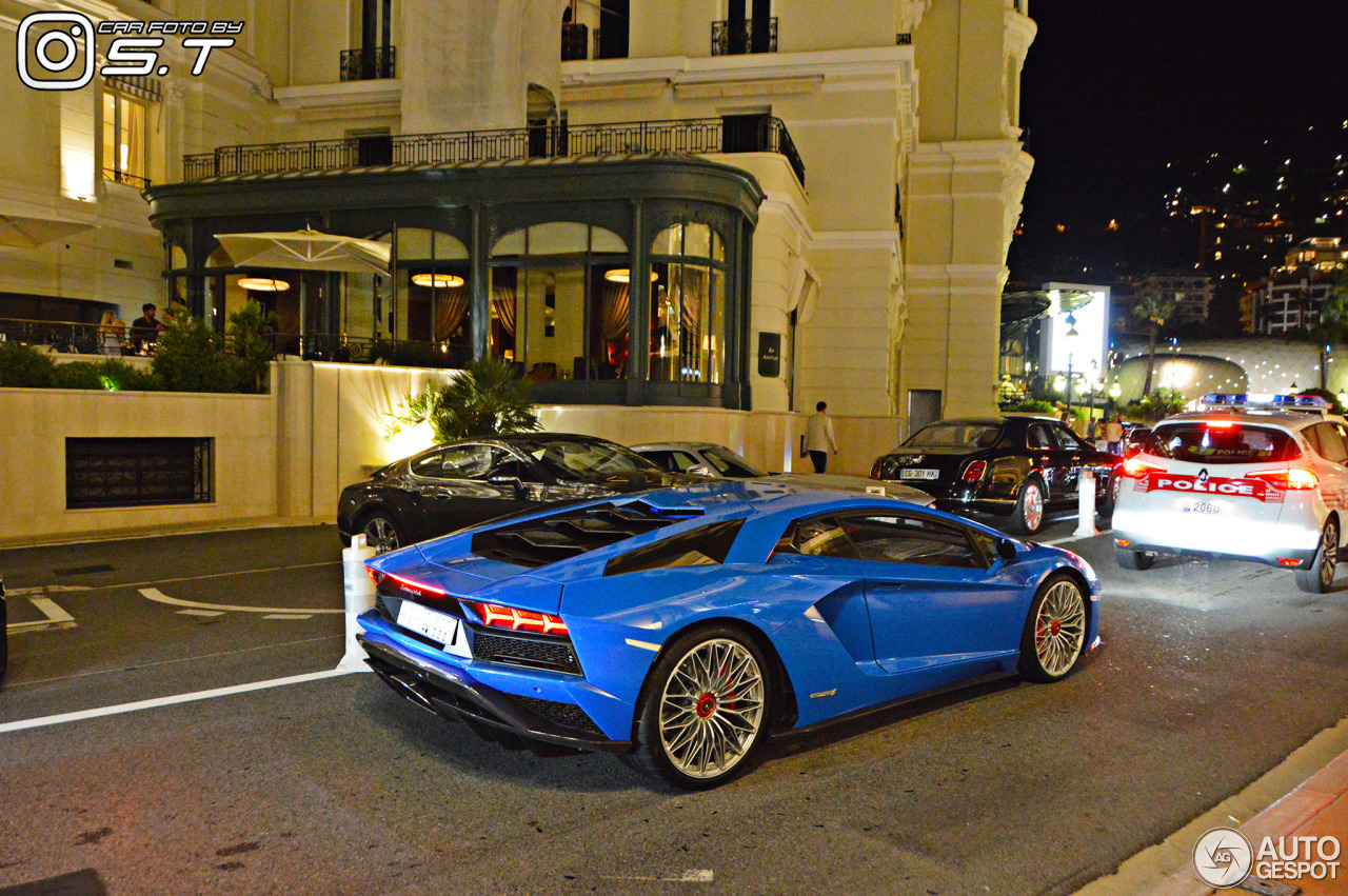 Lamborghini Aventador S LP740-4