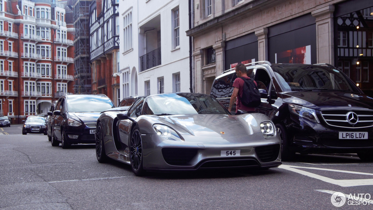 Porsche 918 Spyder Weissach Package