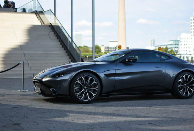 Aston Martin V8 Vantage 2018